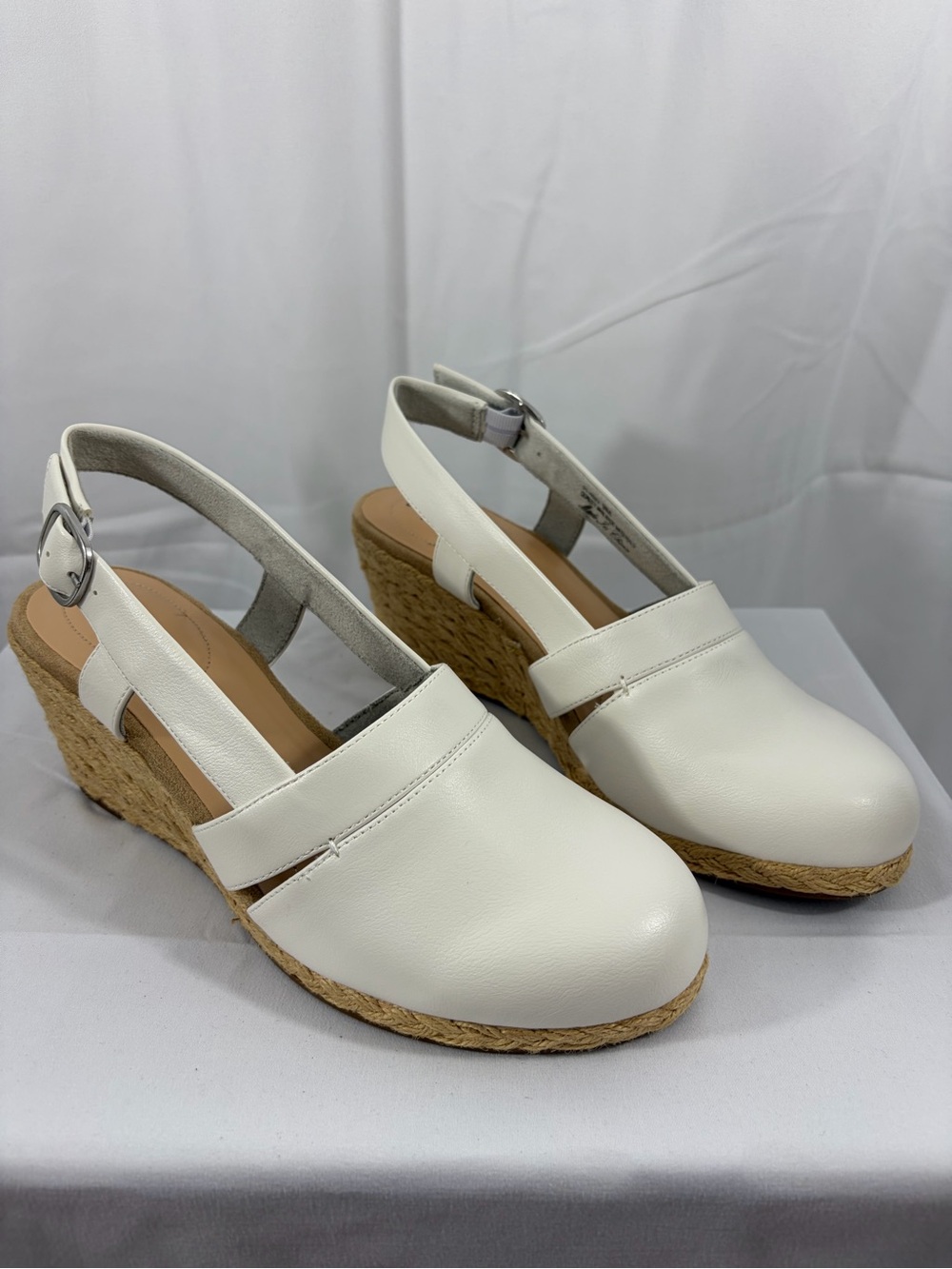 NWT Easy Street Women's Size 9 White Espadrille Wedge Slingback Sandals